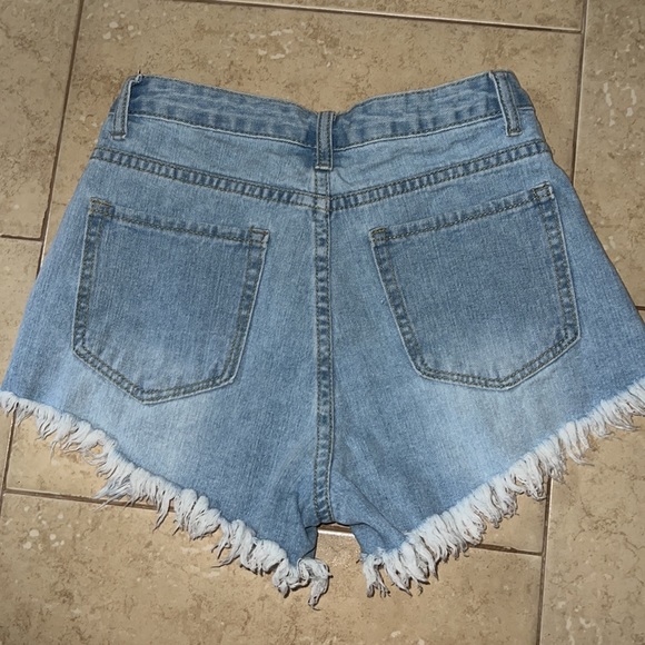 Ripped Raw Hem Denim Shorts - Picture 6 of 6